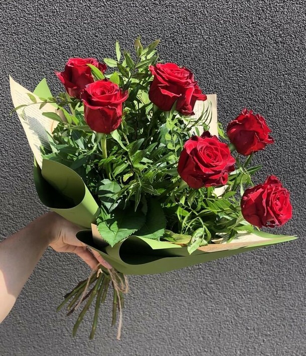 Букет из красных роз, артикул F1339241 - 4300 рублей, доставка по городу. Flawery - доставка цветов