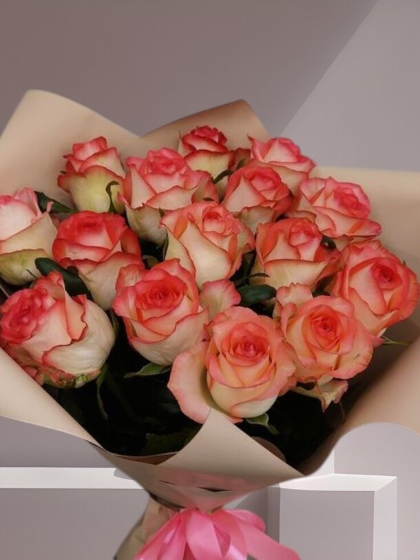 Розы для неё, артикул F1385869 - 8300 рублей, доставка по городу. Flawery - доставка цветов