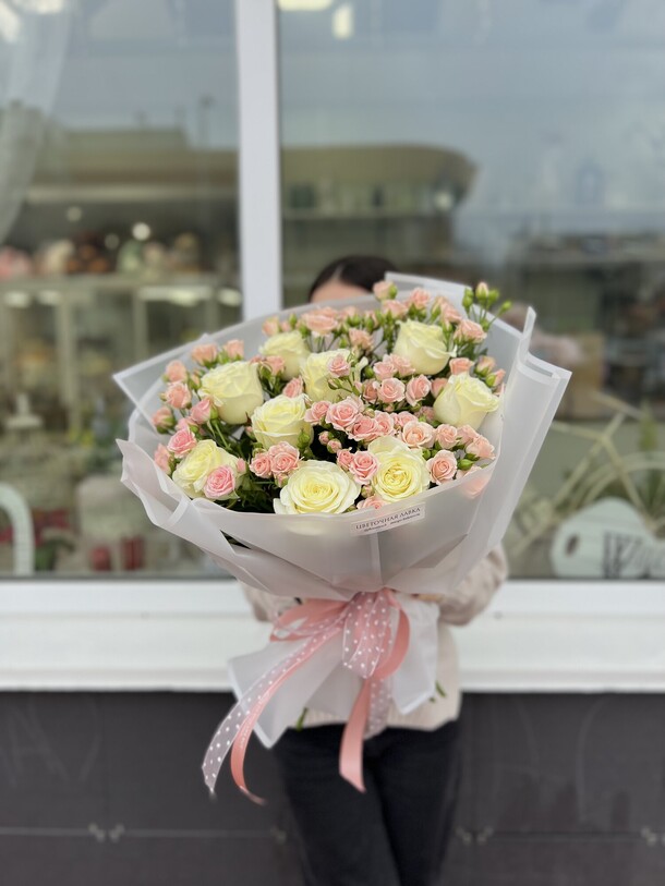 Шикарный букет, артикул F1221595 - 16936 рублей, доставка по городу. Flawery - доставка цветов