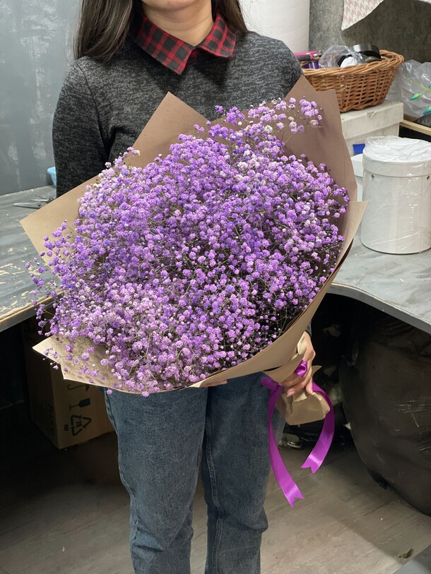 Буке из 9 фиолетовых гипсофил, артикул F1149719 - 4400 рублей, доставка по городу. Flawery - доставка цветов