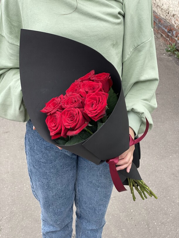 Букет из 9 роз, артикул F1149839 - 2700 рублей, доставка по городу. Flawery - доставка цветов