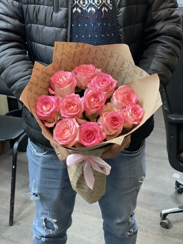 Букет из 11 роз, артикул F1149841 - 3100 рублей, доставка по городу. Flawery - доставка цветов