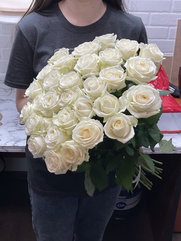 Букет из 31 розы 60 см, артикул F1149844 - 6800 рублей, доставка по городу. Flawery - доставка цветов