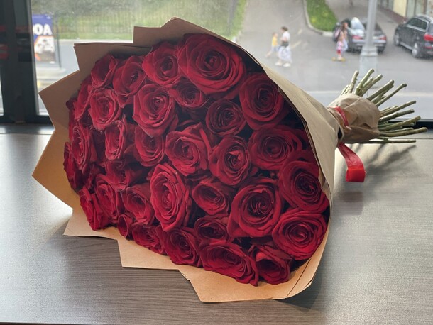 Букет из 35 роз, артикул F1149846 - 6000 рублей, доставка по городу. Flawery - доставка цветов