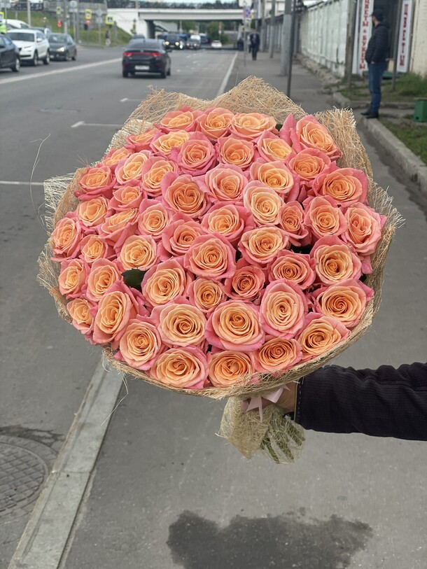 Букет из 51 роза миспиги, артикул F1149847 - 11500 рублей, доставка по городу. Flawery - доставка цветов