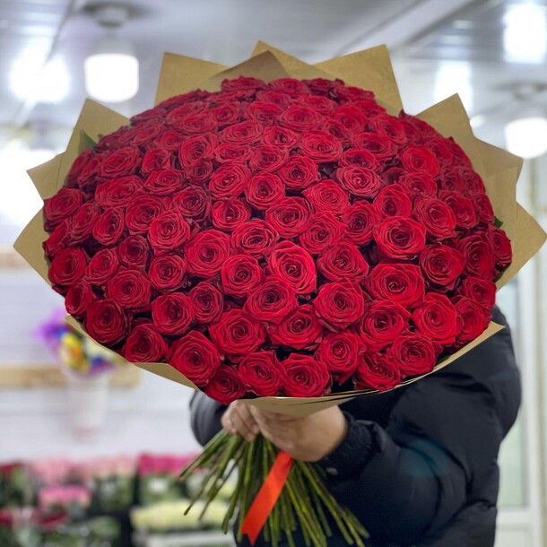 Букет из 101 розы 70 см, артикул F1149850 - 21000 рублей, доставка по городу. Flawery - доставка цветов