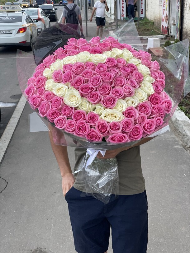 Букет из 101 розы в виде сердца 70 см, артикул F1149870 - 24500 рублей, доставка по городу. Flawery - доставка цветов