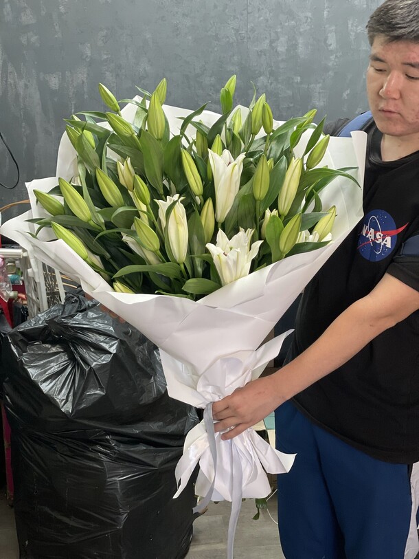 Букет из лилии, артикул F1149892 - 8600 рублей, доставка по городу. Flawery - доставка цветов