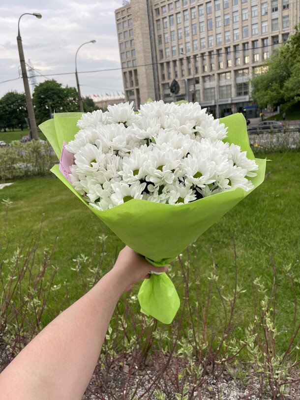 Букет из 9 хризантема, артикул F1149898 - 4400 рублей, доставка по городу. Flawery - доставка цветов