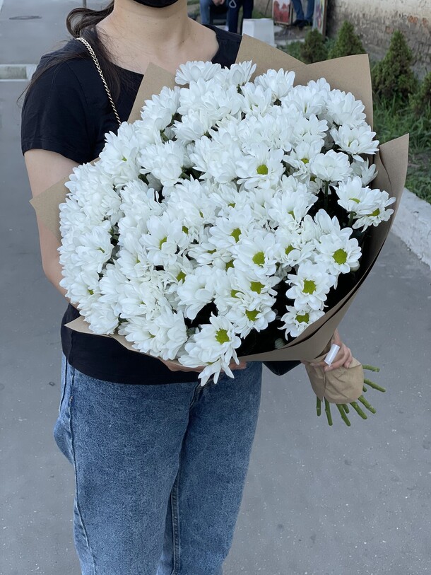 Букет из 15 кустовых хризантем, артикул F1149906 - 5900 рублей, доставка по городу. Flawery - доставка цветов