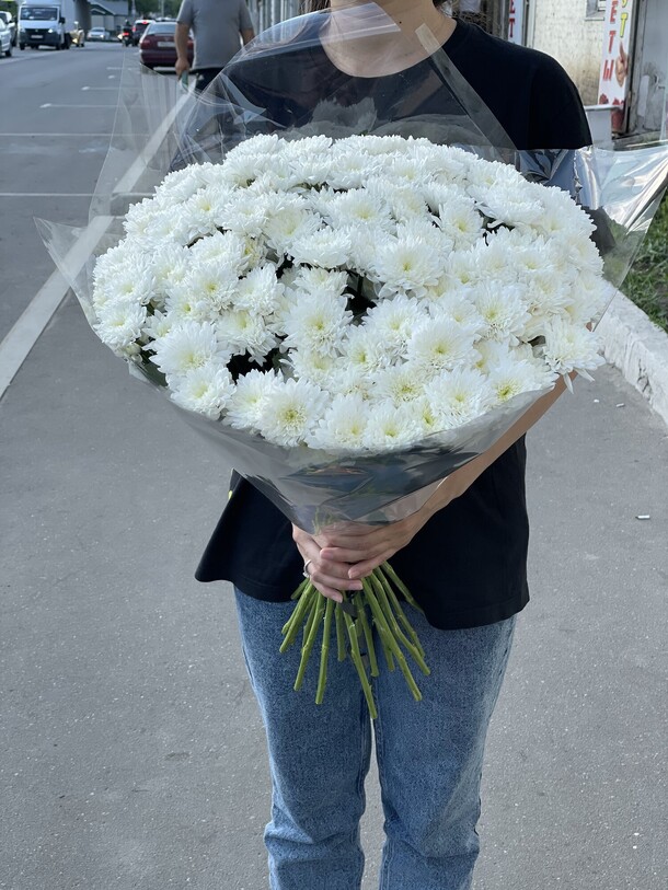 Букет из 15 кустовых хризантем, артикул F1149915 - 5900 рублей, доставка по городу. Flawery - доставка цветов