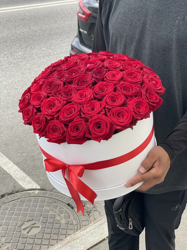 51 роза в коробке, артикул F1150441 - 10500 рублей, доставка по городу. Flawery - доставка цветов