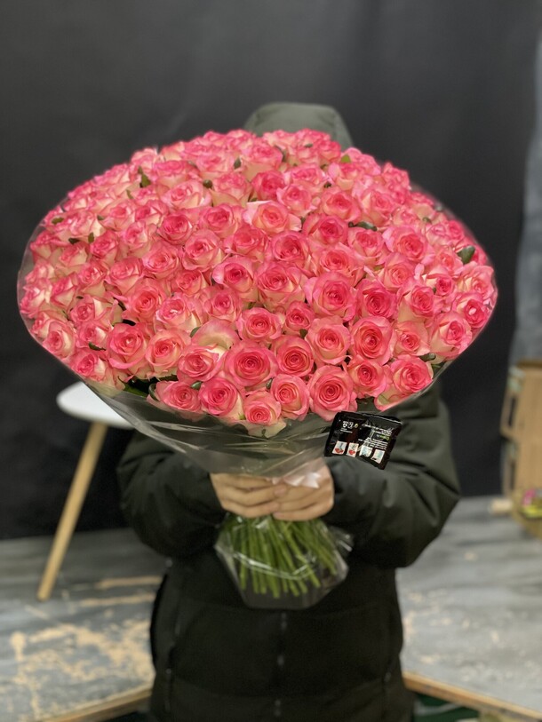 Букет из 101 розы, артикул F1153776 - 19000 рублей, доставка по городу. Flawery - доставка цветов