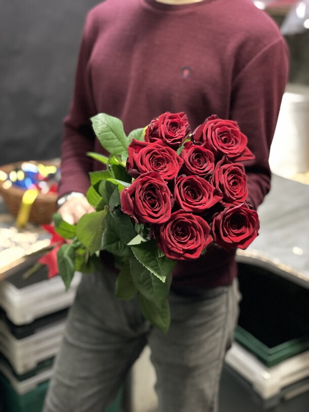 Букет из 9 розы 70 см 😍🎊🥰, артикул F1153785 - 3200 рублей, доставка по городу. Flawery - доставка цветов