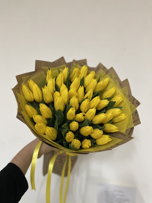 Букет из 51 тюльпанов, артикул F1153787 - 11500 рублей, доставка по городу. Flawery - доставка цветов