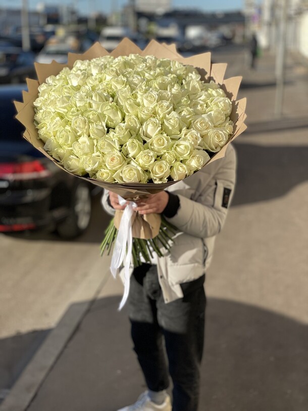 Букет из 101 розы, артикул F1153847 - 24500 рублей, доставка по городу. Flawery - доставка цветов