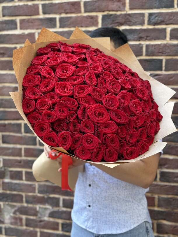 Букет из 101 розы, артикул F1294190 - 15000 рублей, доставка по городу. Flawery - доставка цветов