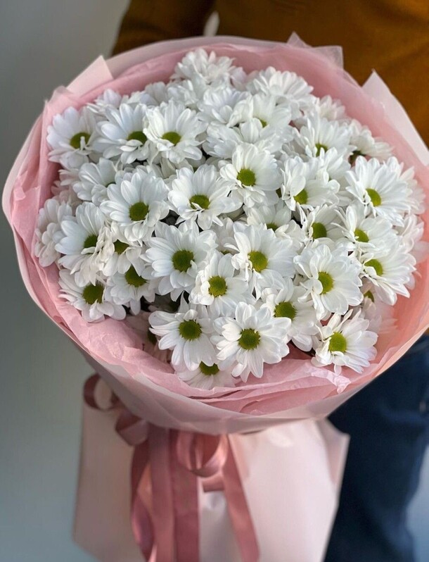 Букет из 9 белых кустовых хризантем 💗, артикул F1321477 - 4400 рублей, доставка по городу. Flawery - доставка цветов