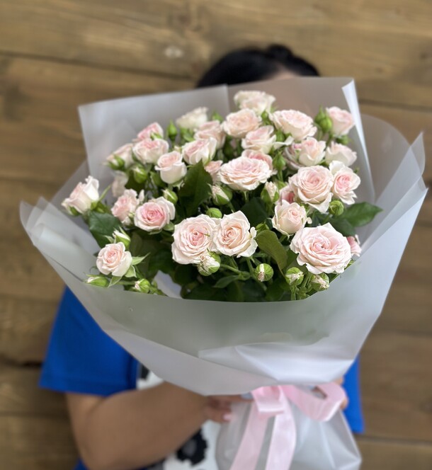 Кустовые розы, артикул F1207270 - 9019 рублей, доставка по городу. Flawery - доставка цветов