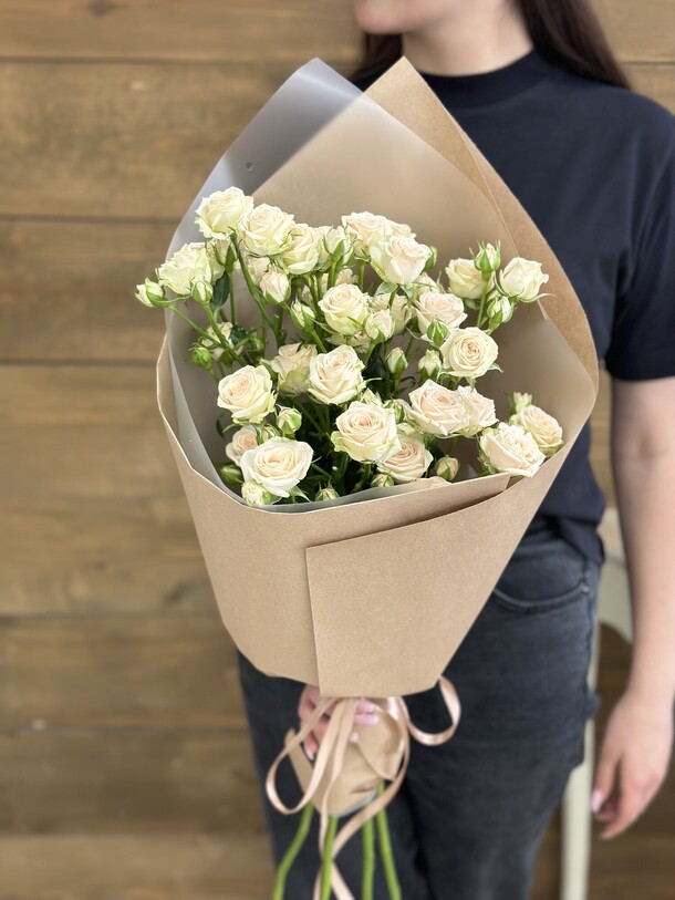 Кустовая роза, артикул F1207312 - 5861 рублей, доставка по городу. Flawery - доставка цветов