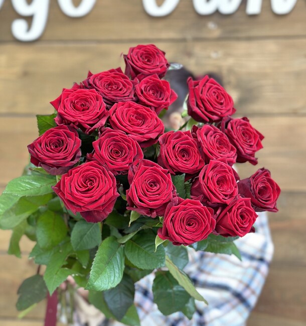 Метровые розы, артикул F1248449 - 14414 рублей, доставка по городу. Flawery - доставка цветов