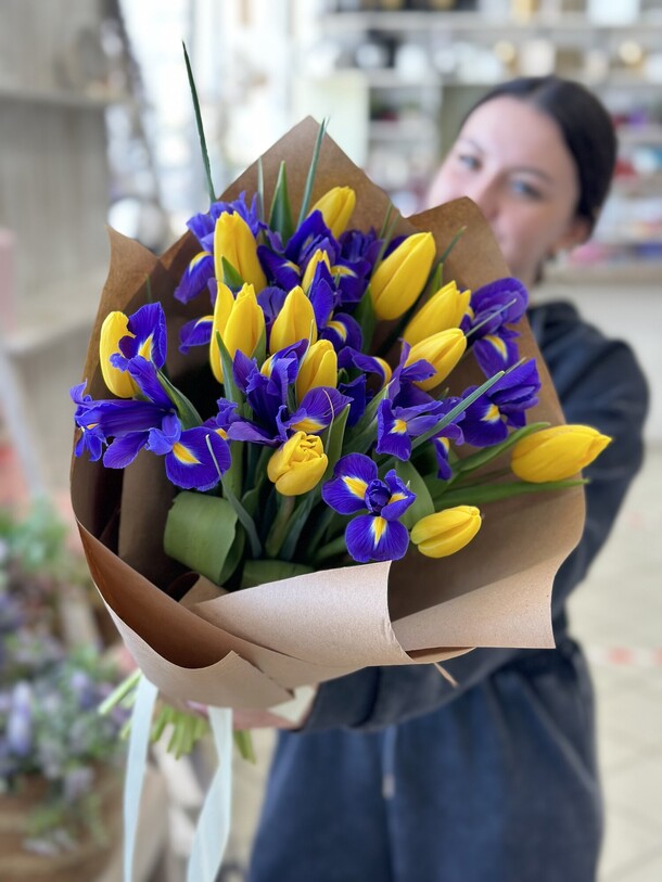 Яркий букет, артикул F1260514 - 7070 рублей, доставка по городу. Flawery - доставка цветов