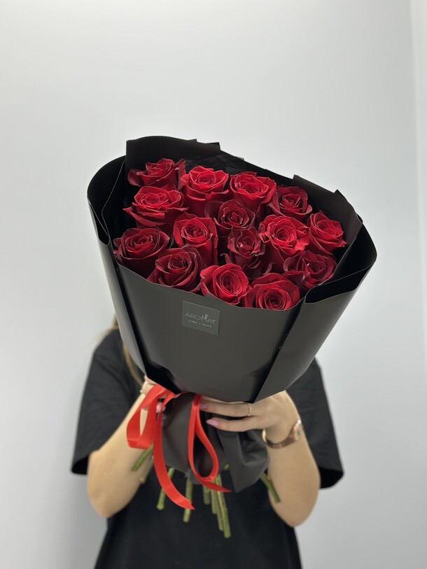 Букет из 15 красных роз, артикул F1210509 - 7605 рублей, доставка по городу. Flawery - доставка цветов