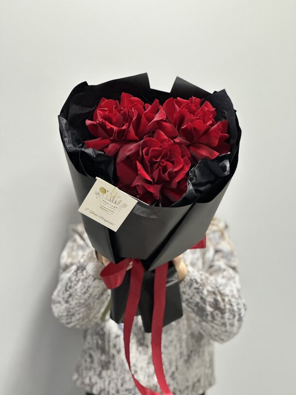 Букет из красных роз, артикул F1232620 - 2650 рублей, доставка по городу. Flawery - доставка цветов