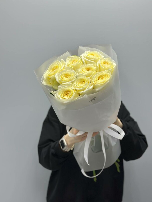 Монобукет из пионовидных роз, артикул F1276201 - 6226 рублей, доставка по городу. Flawery - доставка цветов