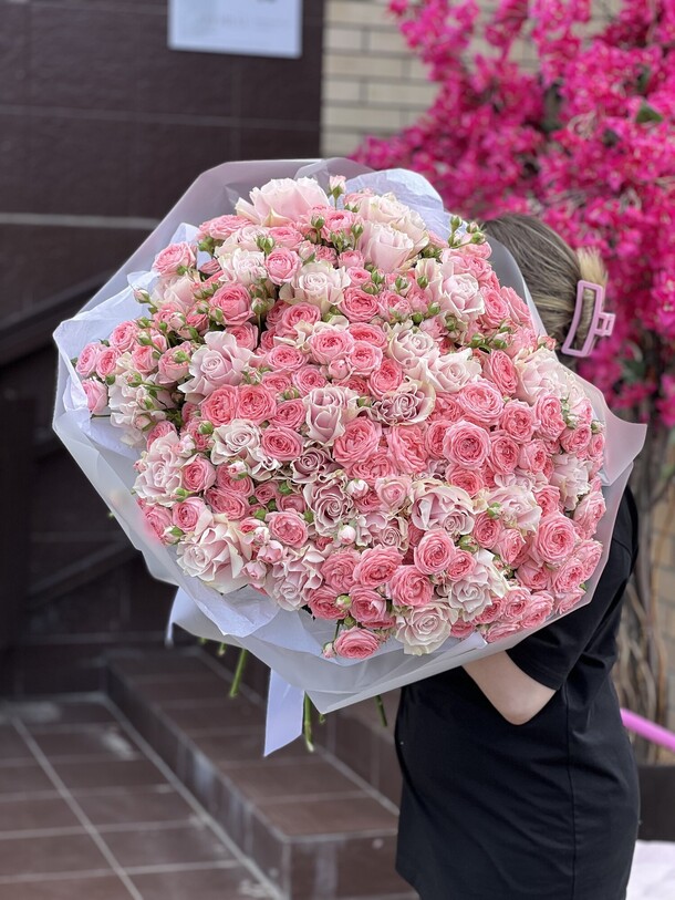 Букет из кустовых роз, артикул F1294904 - 71500 рублей, доставка по городу. Flawery - доставка цветов