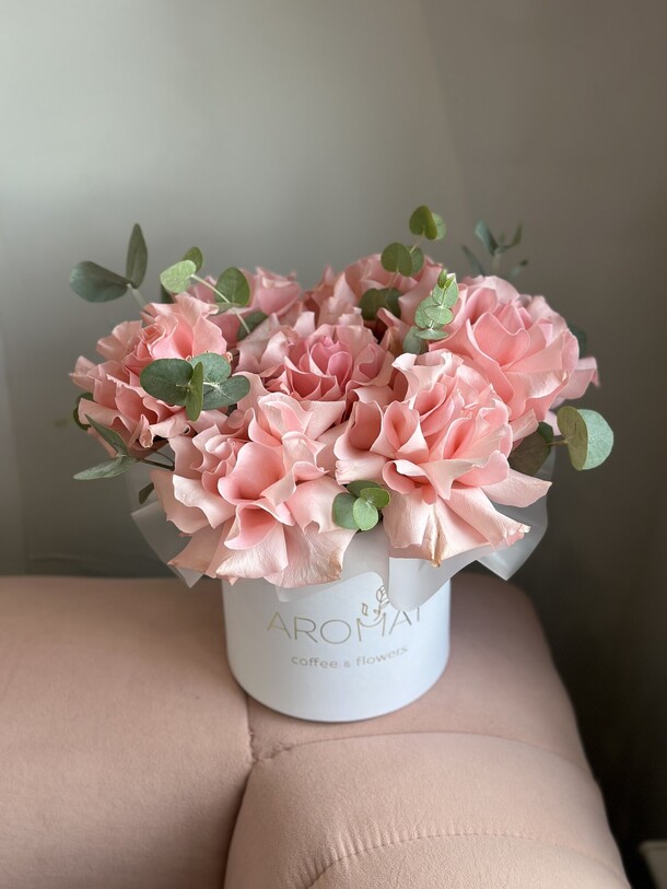 Коробка с розами, артикул F1324548 - 7000 рублей, доставка по городу. Flawery - доставка цветов