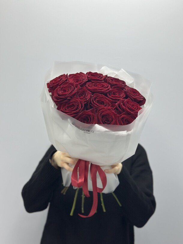 Букет из 15 роз, артикул F1348452 - 8150 рублей, доставка по городу. Flawery - доставка цветов