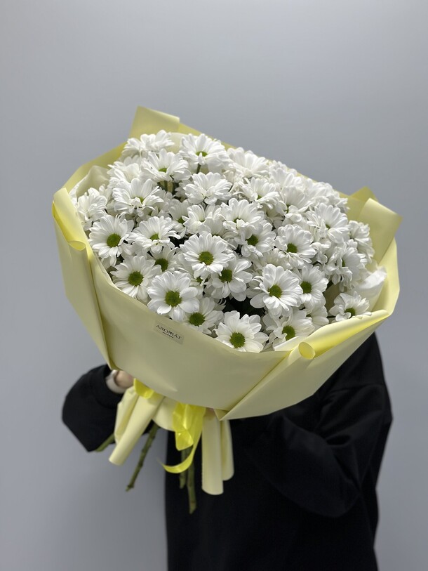 Букет из хризантем, артикул F1355772 - 6325 рублей, доставка по городу. Flawery - доставка цветов