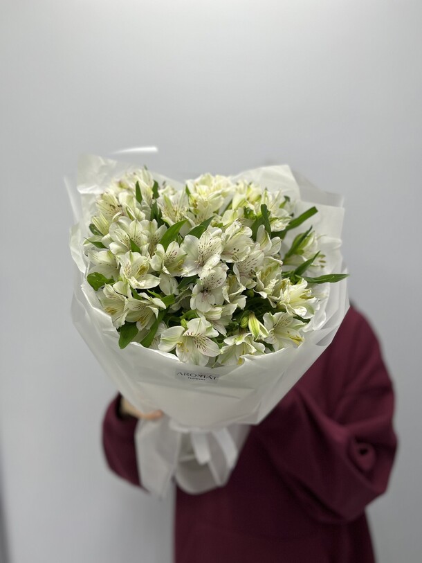 Букет из 9 альстромерий, артикул F1355946 - 4796 рублей, доставка по городу. Flawery - доставка цветов