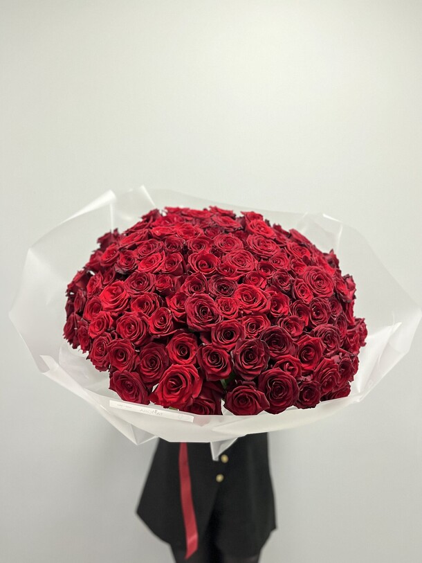Букет из 101 красной розы, артикул F1359989 - 46970 рублей, доставка по городу. Flawery - доставка цветов