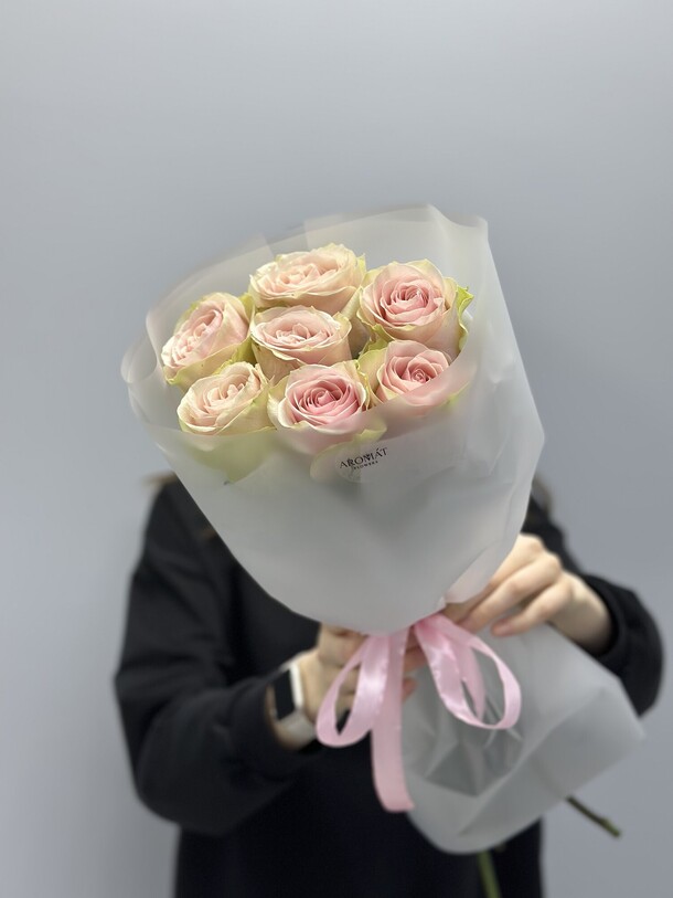 Букет из розовых роз, артикул F1362585 - 3740 рублей, доставка по городу. Flawery - доставка цветов