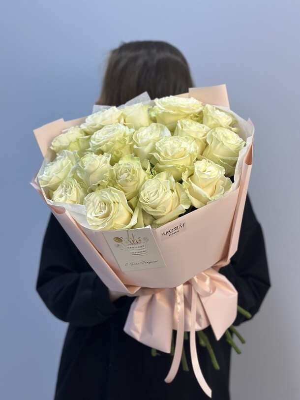 Букет из 17 белых роз, артикул F1362652 - 8305 рублей, доставка по городу. Flawery - доставка цветов