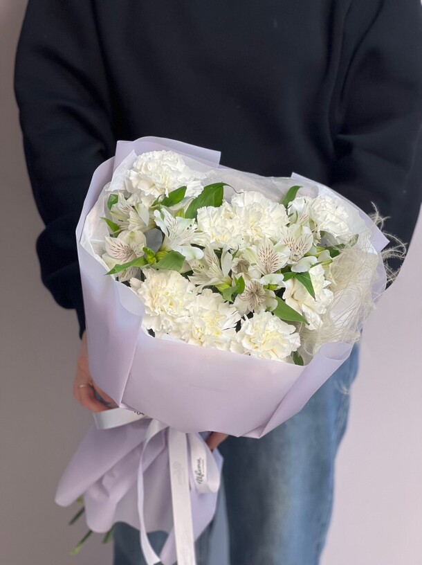 Букет из диантусов и альстромерий, артикул F1398359 - 4796 рублей, доставка по городу. Flawery - доставка цветов