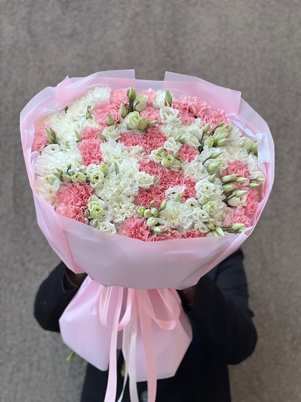 Букет из диантусов и эустомы, артикул F1401628 - 25300 рублей, доставка по городу. Flawery - доставка цветов