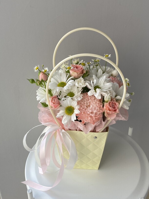 Летние краски, артикул F1296949 - 3900 рублей, доставка по городу. Flawery - доставка цветов