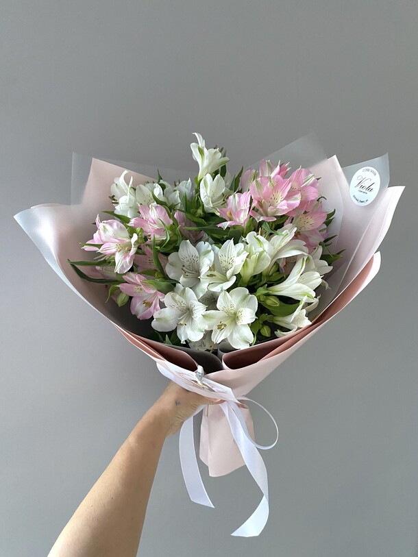 Приятный комплимент, артикул F1321586 - 2250 рублей, доставка по городу. Flawery - доставка цветов