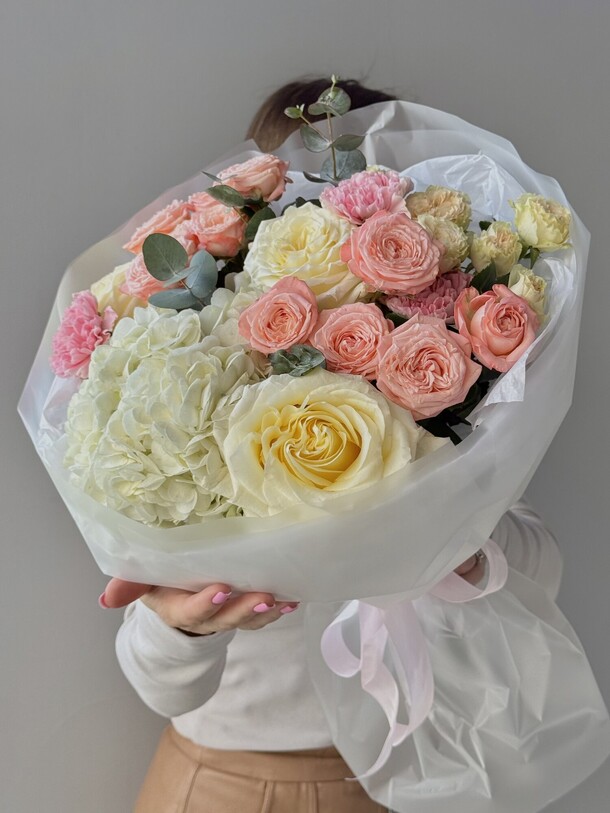 Цветущий сад, артикул F1404698 - 7490 рублей, доставка по городу. Flawery - доставка цветов