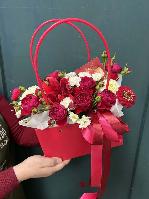 Яркая сумочка, артикул F1326913 - 2450 рублей, доставка по городу. Flawery - доставка цветов