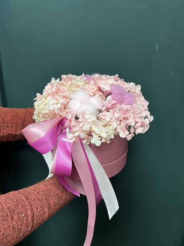 Гортензия в коробке сухоцвет, артикул F1493841 - 3500 рублей, доставка по городу. Flawery - доставка цветов