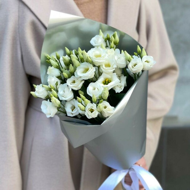 Букет из 5 лизиантусов, артикул F1210152 - 3190 рублей, доставка по городу. Flawery - доставка цветов