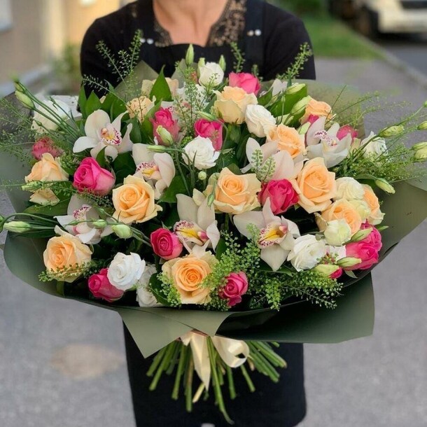 Букет «символ красоты», артикул F1210566 - 21390 рублей, доставка по городу. Flawery - доставка цветов