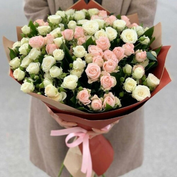 Букет из 19 кустовых роз 70 см, артикул F1217466 - 11890 рублей, доставка по городу. Flawery - доставка цветов