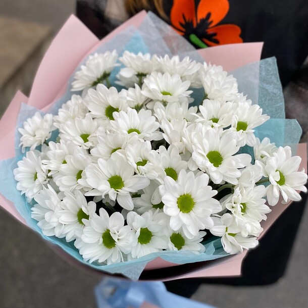 Букет "белых хризантем", артикул F1222603 - 2990 рублей, доставка по городу. Flawery - доставка цветов