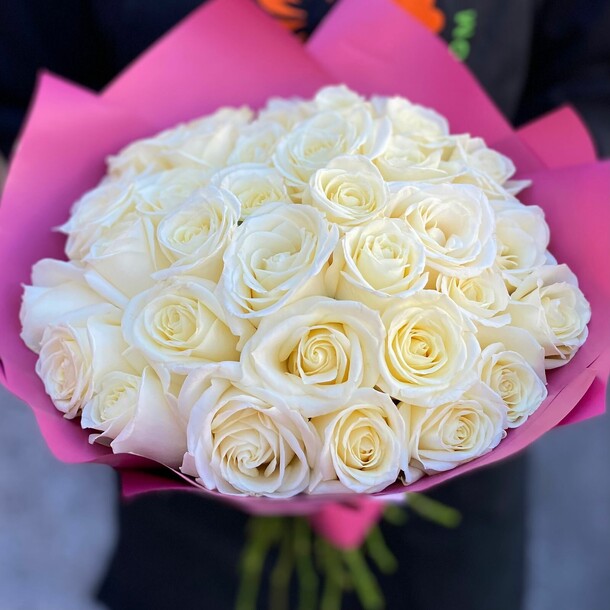 Букет из 35 белых роз 40 см, артикул F1225693 - 12650 рублей, доставка по городу. Flawery - доставка цветов