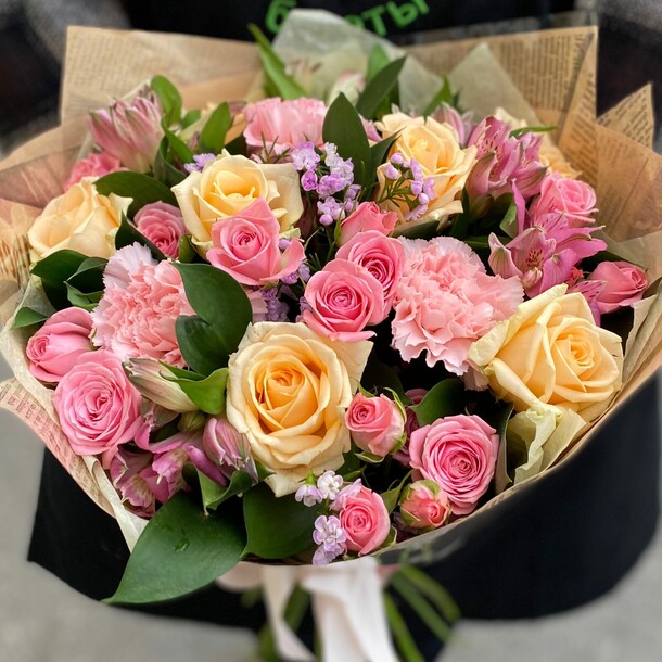 Букет "мулен руж", артикул F1227633 - 8390 рублей, доставка по городу. Flawery - доставка цветов